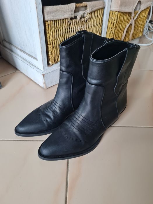 Botas Berska novas. Usadas 1 vez como se vê pela sola e pelo estado