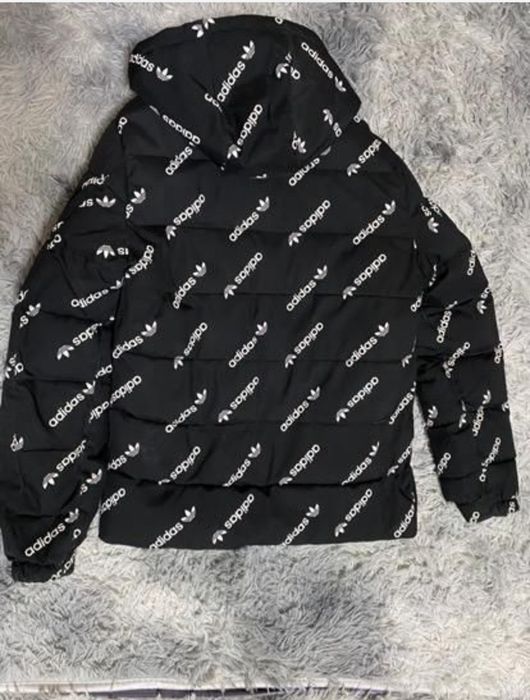 Продам демісезонну куртку на хлопчика (юніор)