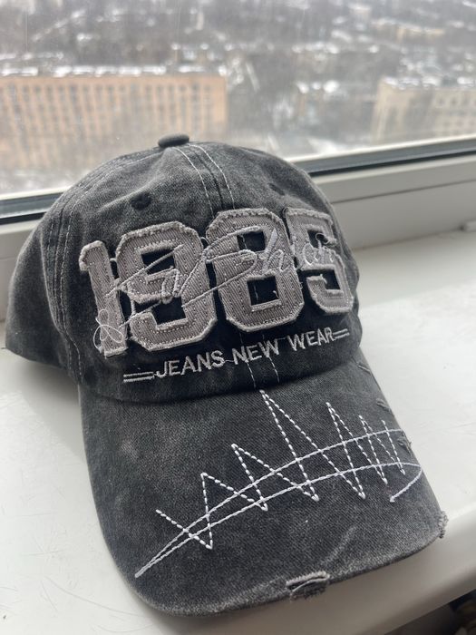 Кепка серая стильная в отличном состоянии возможная скидка!