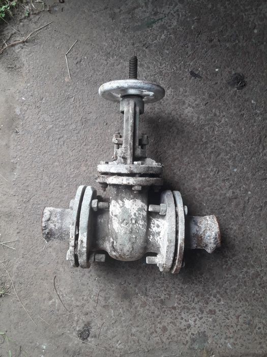 Краник, вентиль, задвижка.