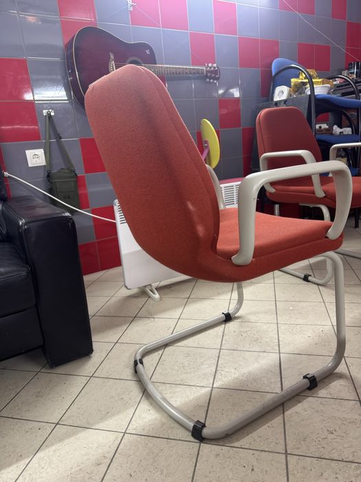 Стільці з Нідерландів дуже зручні і якісні