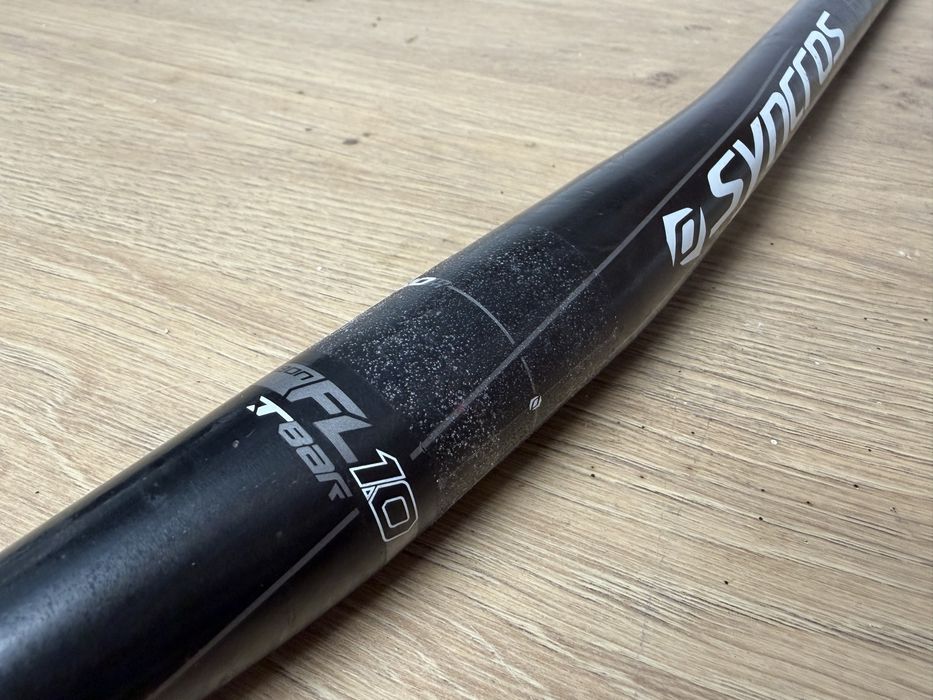 Guiador Syncros T-Bar FL1 Carbono 700mm