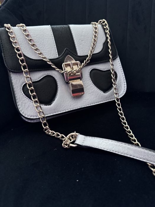 Маленька сумочка з сердечками