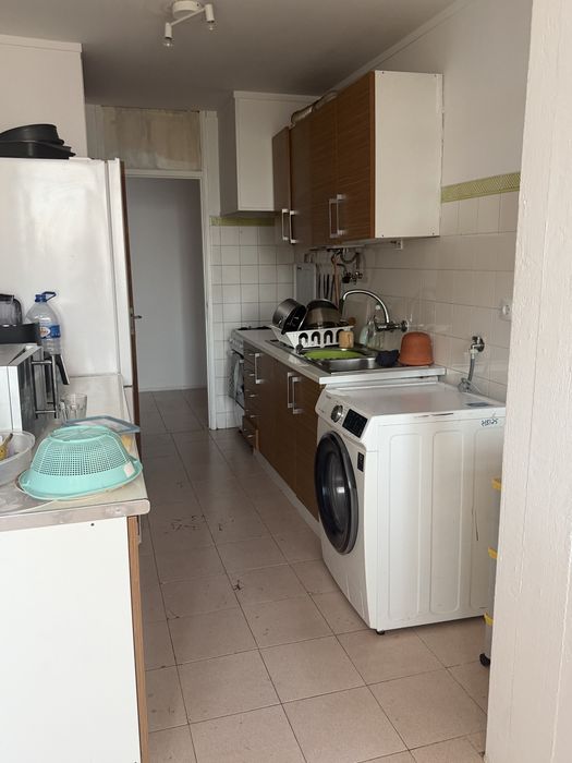 Quarto para arrendar Av General Humberto Delgado 18