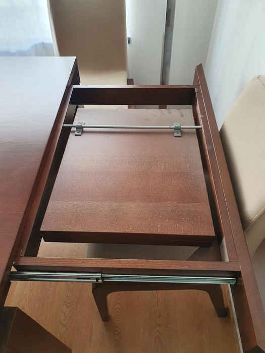 Mesa de jantar extensível em madeira