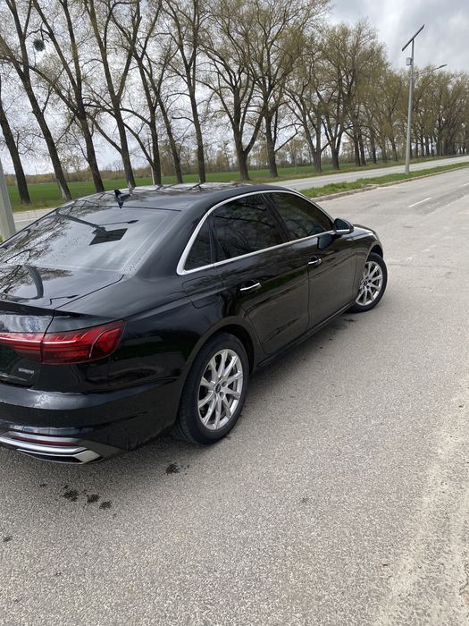 В продаже Audi A4 b9