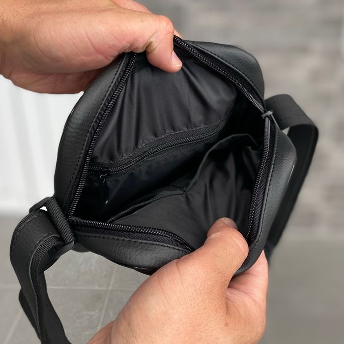 Чоловіча сумка через плече месенджер чорна Triumph