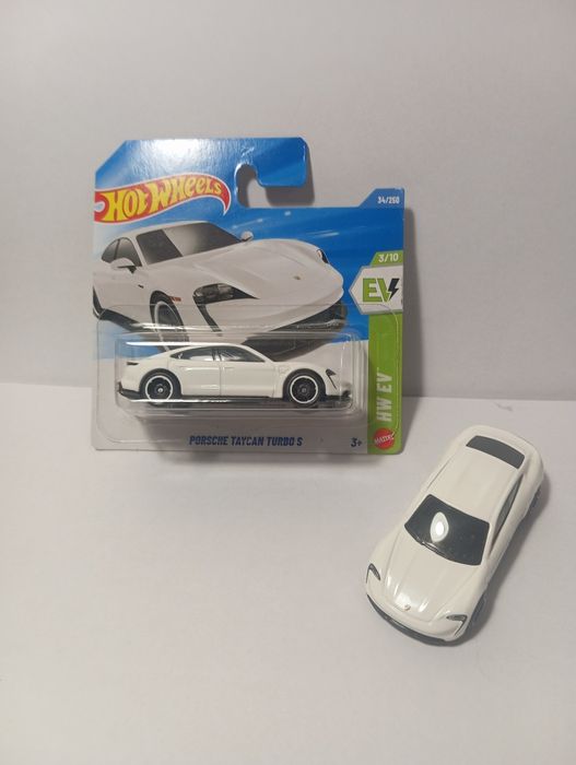 Машинки Hotwheels