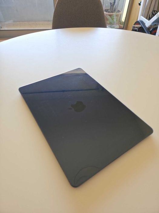 Macbook Air M3 13 polegadas 16GB RAM e 256GB Armazenamento - ESTADO irrepreensível!
