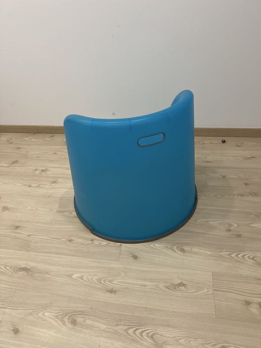 Cadeira em platico para interior ou exterior