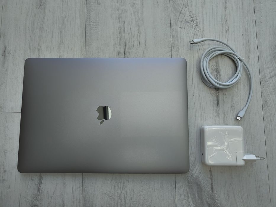MacBook Pro 15" A1707 2017 | i7 2.8 GHz | 16 GB RAM | SSD 256 GB | Radeon Pro 555 | USB-C 87W