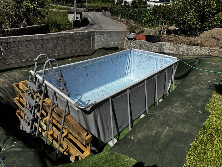 Piscina 4,5 x 2,2 x 1,20  c/ escada e bomba agua  incluido