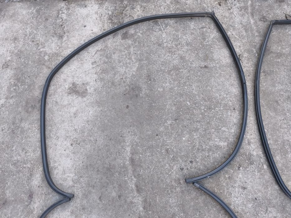 Продам уплотнители дверей на nissan x-trail t30