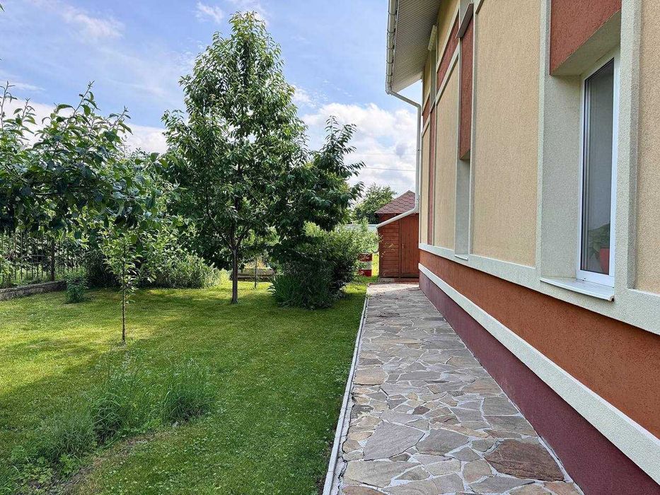 Продам просторий будинок для великої родини — передмістя Рівного.