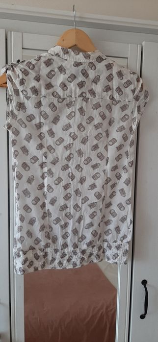 Camisa com motivos em castanho