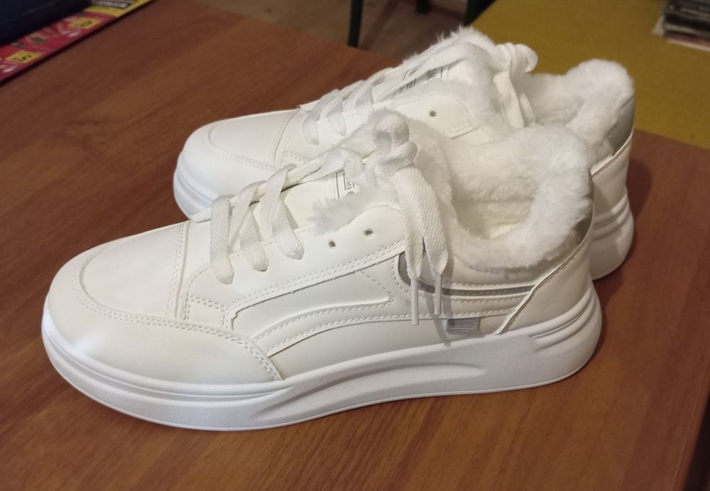 Sneakersy białe ocieplane 42 rozmiar