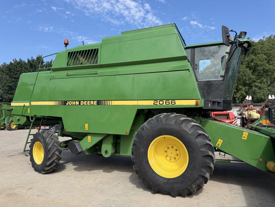 Комбайн зернозбиральний John Deere 2066