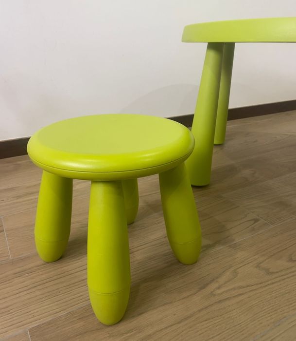 Mesa e banco, criança64741009551235123