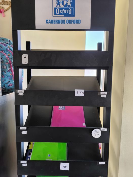 Expositor de cadernos ou livros