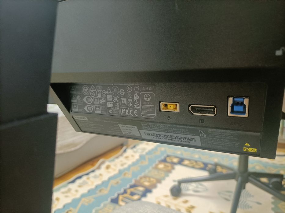 На запчастини. Монітор 24" Lenovo ThinkCentre