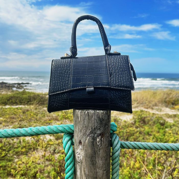 Mala de senhora preta