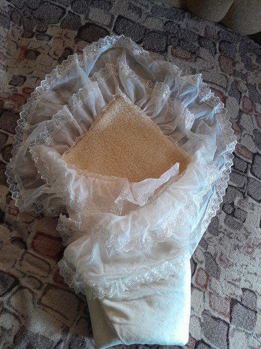 Продам зимний комплект на выписку.