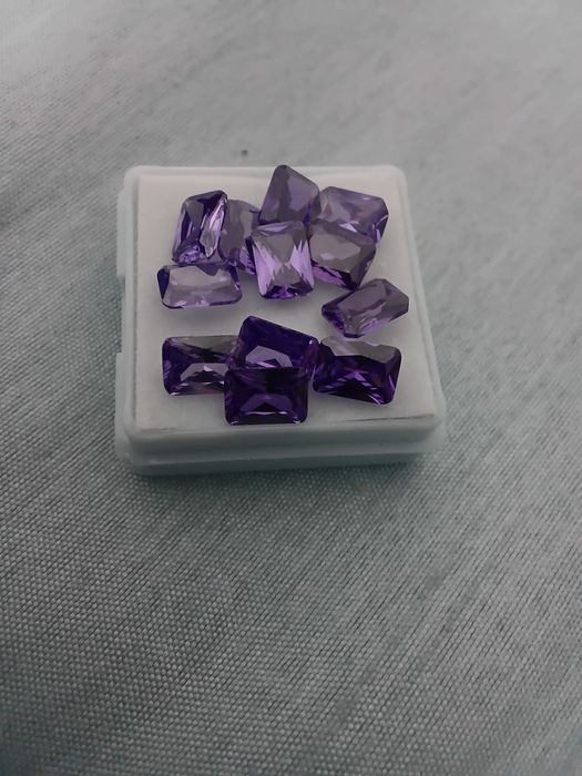 Tanzanite Roxa c corte Esmeralda 7x5mm  c Certificado