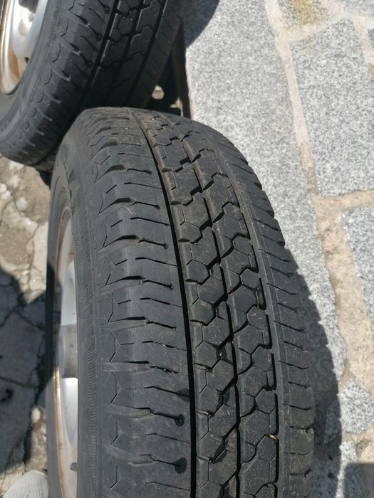 Pneus semi-novos