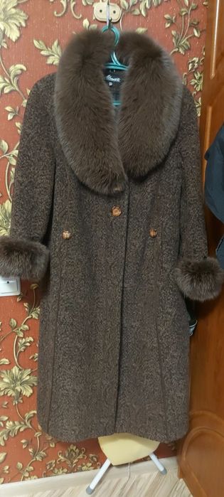 Продам зимових два пальта