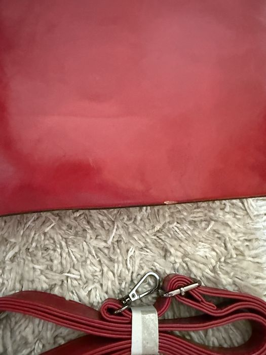 Czerwona torebka ze skory