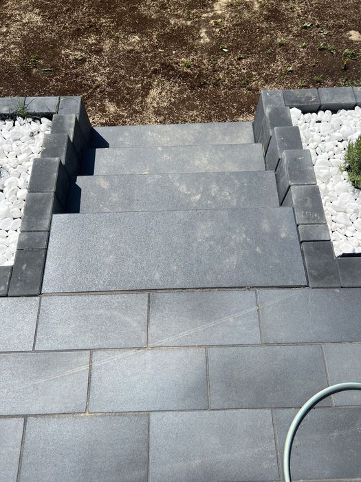 Blok schodowy Brukbet Novator