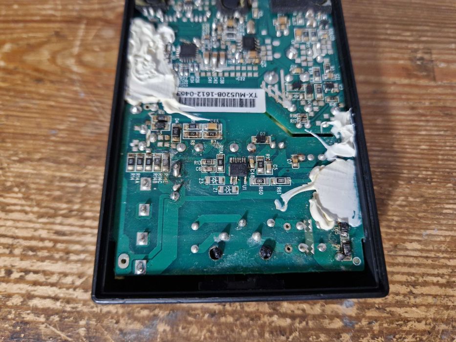 ICY BOX IB-CH504-QN Wewnątrz Czarny (4705)