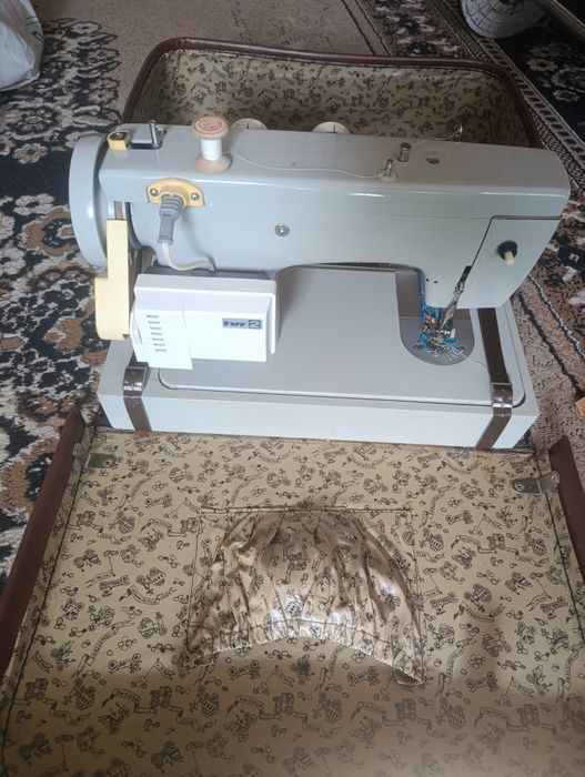 Машина швейная Подольск 142