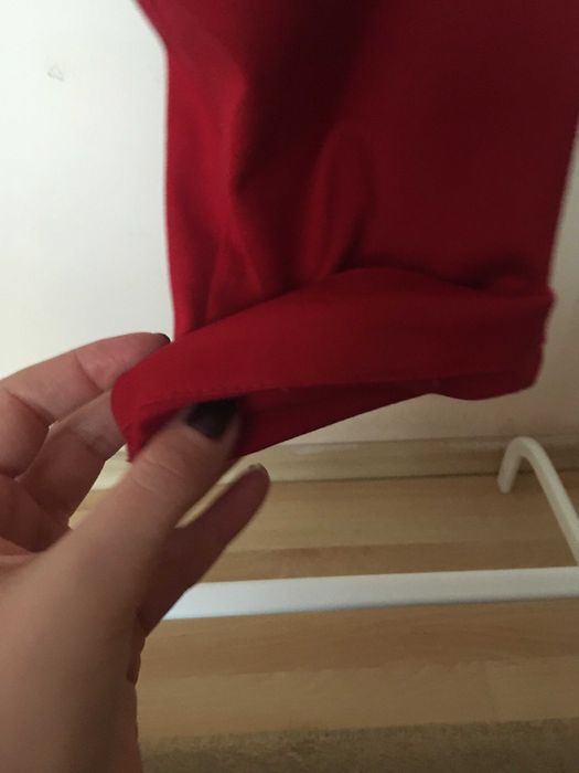 Czerwone materiałowe spodnie Bershka roz. XS