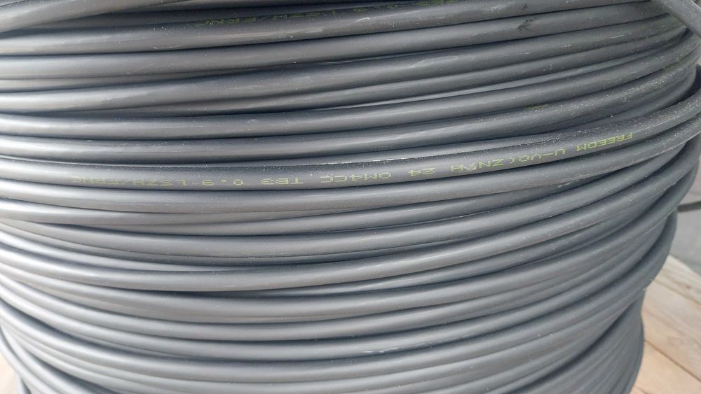 Kabel światłowodowy, od 20-500m Corning OM4 Wielomod Czarny 24-drożny,