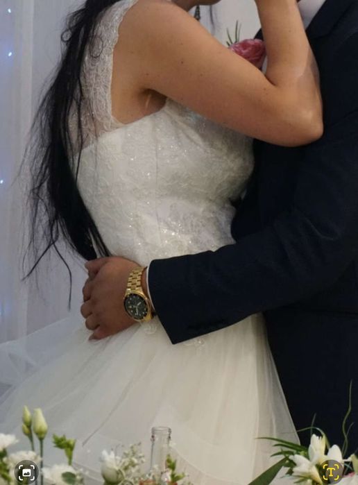 Suknia ślubna z falbanami