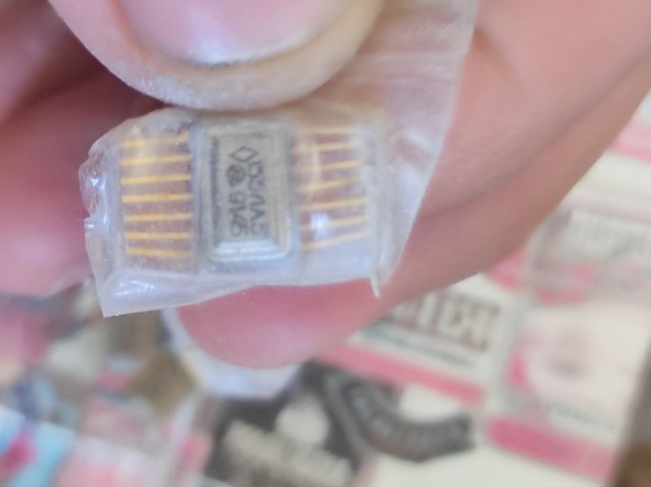 Радіодеталі , різні та лампи