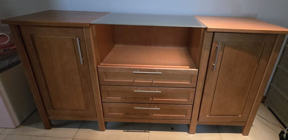 Móvel aparador de madeira