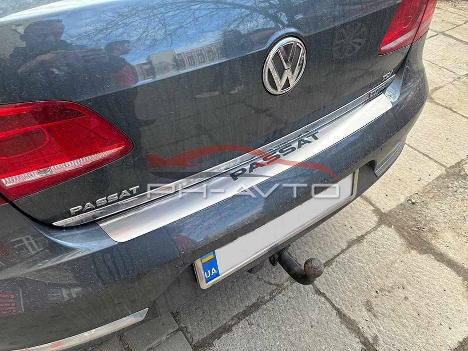VW Passat B6 Седан / Passat B7 Європа  накладка на задній бампер хром