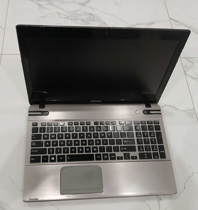 Laptop - Toshiba.