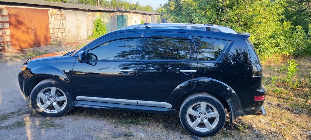 Продам Mitsubishi Outlender XL