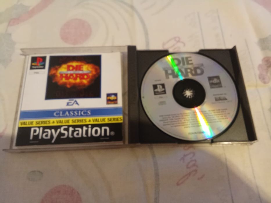 Pack 2 Jogos PS1 Originais: Doom + Die Hard Trilogy (Com Manuais