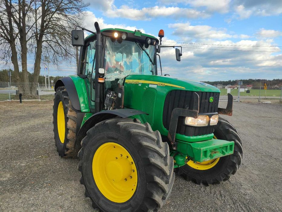 Ciągnik John Deere 6820