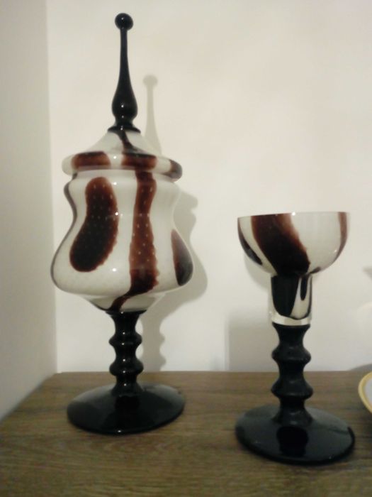 Peças em vidro antigas: Pote com tampa e suporte para vela