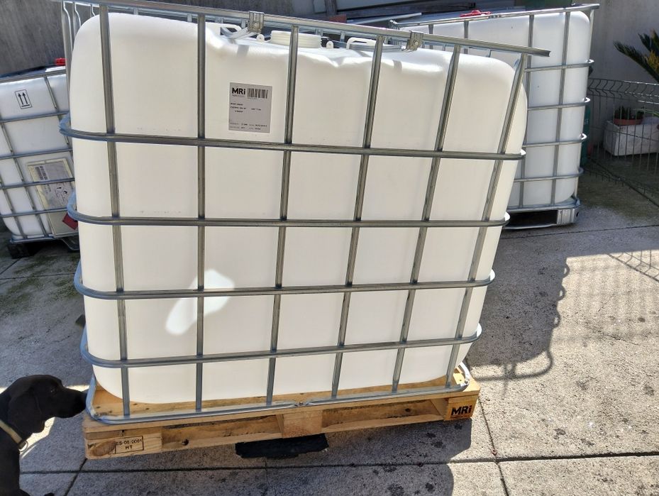 Deposito plástico de 1000 Litros palete de madeira