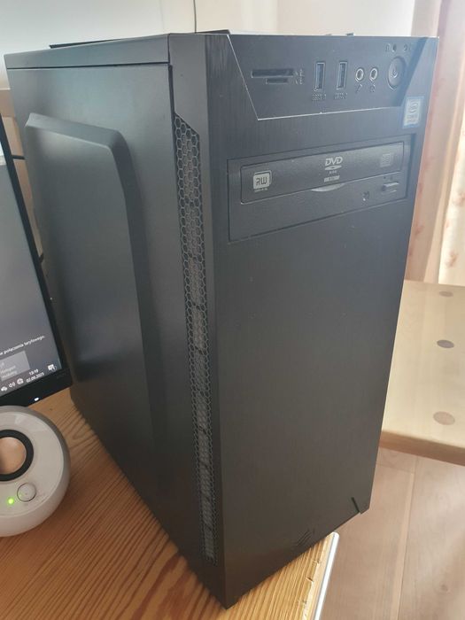 Komputer 
Intel Core i3-9100F