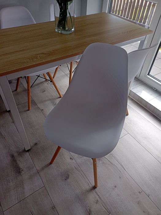 Stół z 4 krzesłami do kuchni jadalni salonu