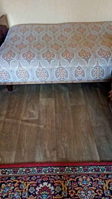 Віддаю  диван безкоштовно