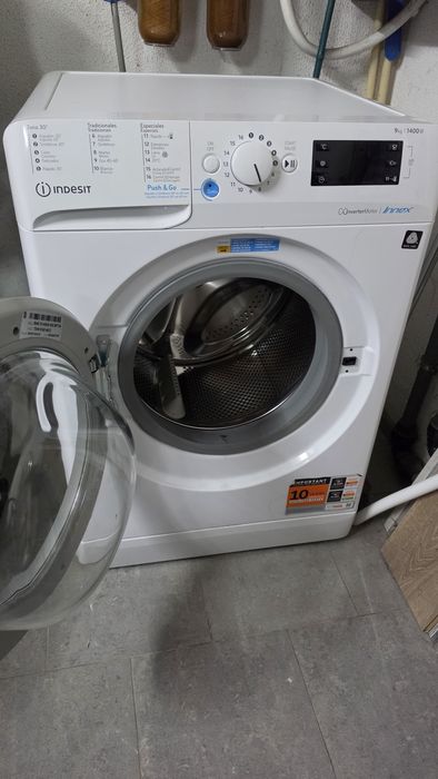 Maquina de lavar roupa Indesit de 9kg 1400rpm