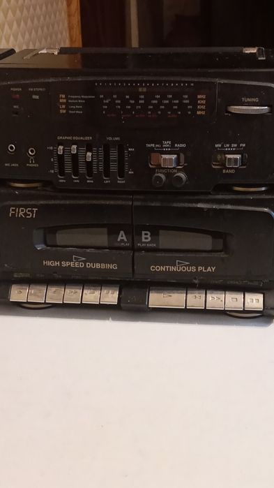 Магнитофон "FIRST"